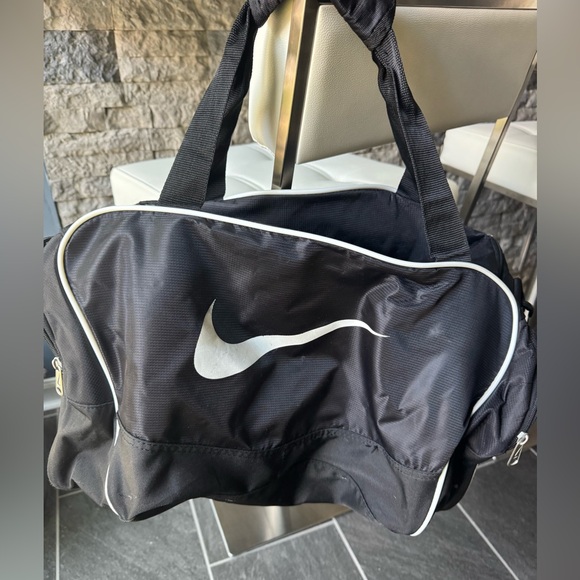 Nike Black and White Duffel Bag for Sports - Picture 3 of 5